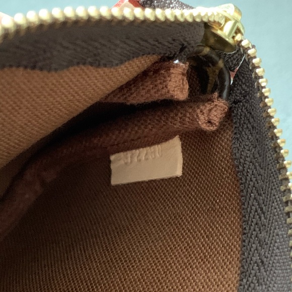 ❗️SOLD❗️Authentic LV mini pochette monogram - Picture 3 of 9